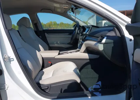 2018 Honda Accord Hybrid z USA, uszkodzony, nr VIN 1HGCV3F11JA010260